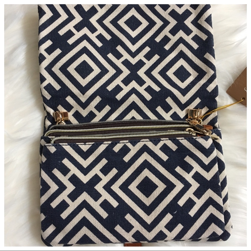 βΌοΈSOLDβΌοΈπHPπ Street Level Small Tribal Print Bag - Picture 3 of 5